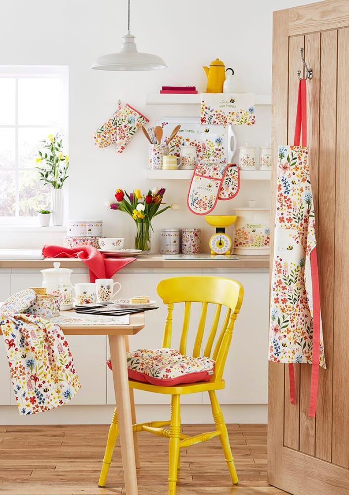 Cooksmart Bee Happy Tea Cosy-82495