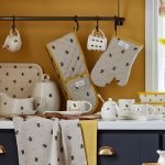 Double Oven Glove BUMBLE BEES Design by Cooksmart 100% Cotton Outer-82552