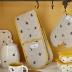 Double Oven Glove BUMBLE BEES Design by Cooksmart 100% Cotton Outer-82550